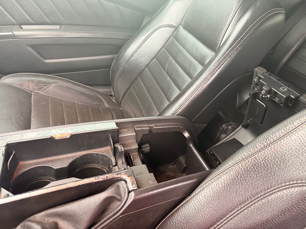 2013 Ford Mustang Image 19