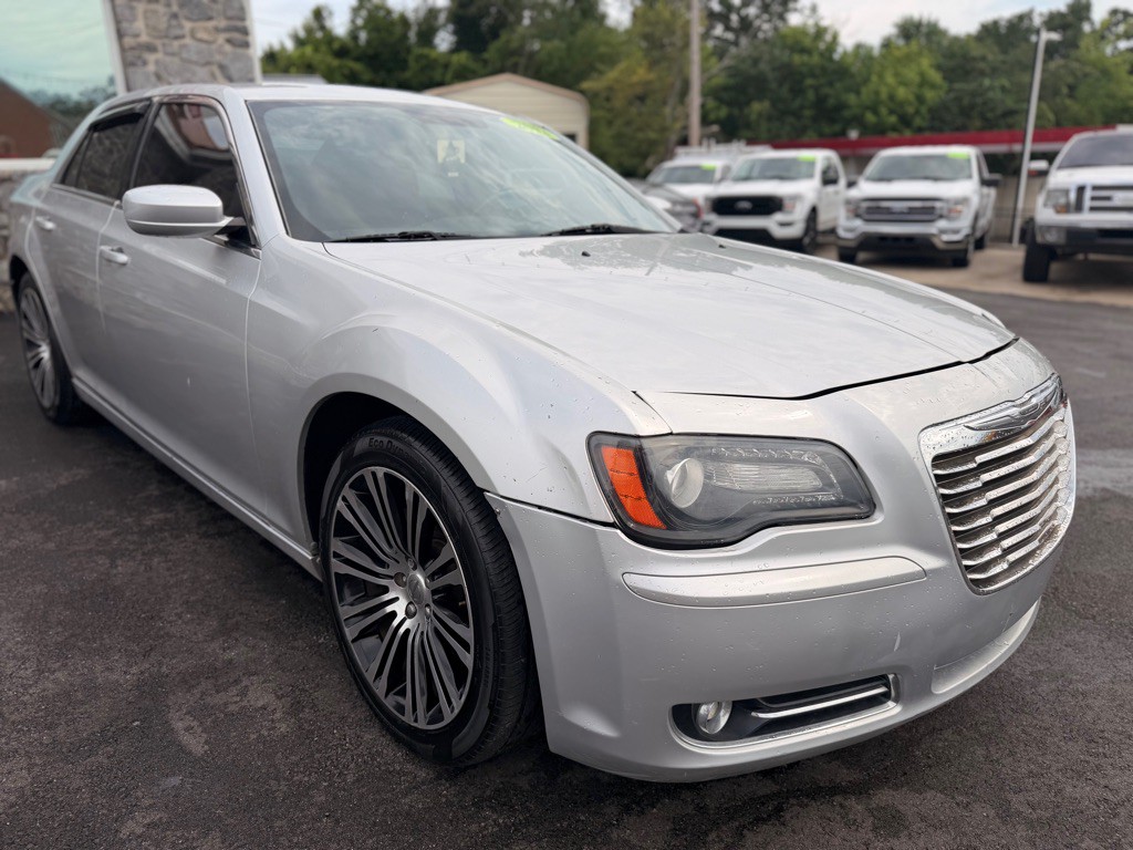 2012 Chrysler 300 Image 3