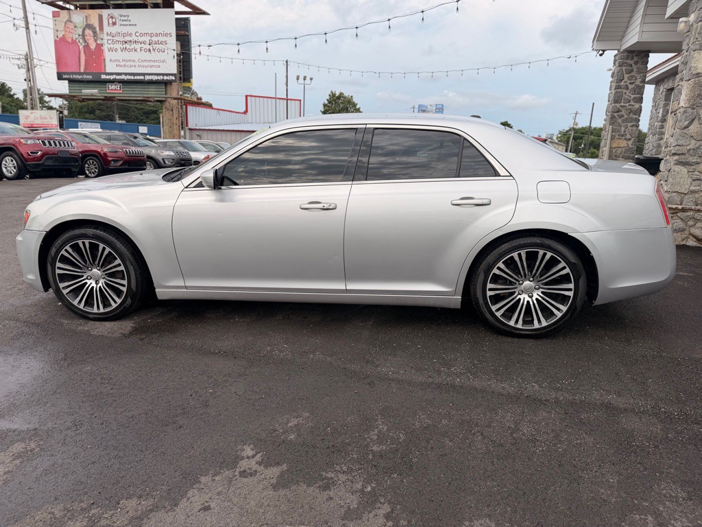 2012 Chrysler 300 Image 8
