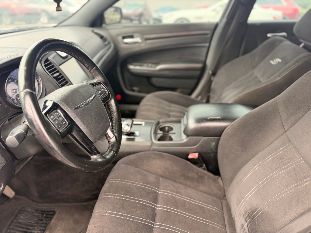 2012 Chrysler 300 Image 11