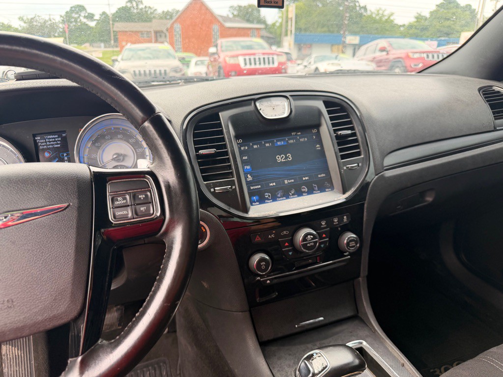 2012 Chrysler 300 Image 13