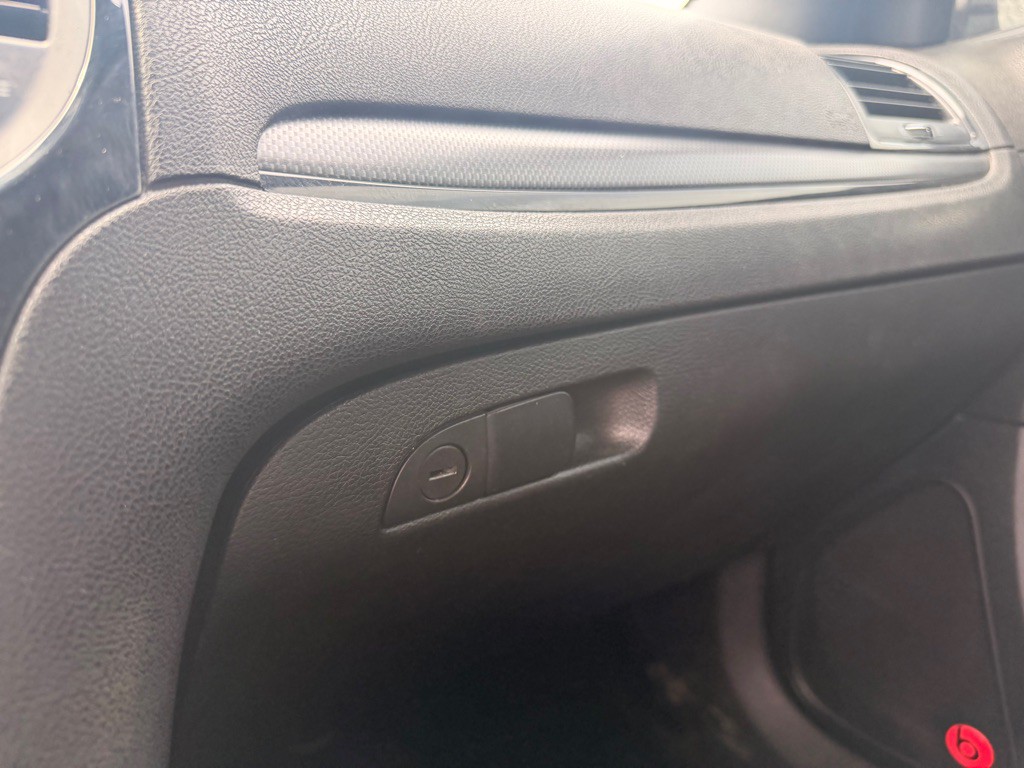 2012 Chrysler 300 Image 14