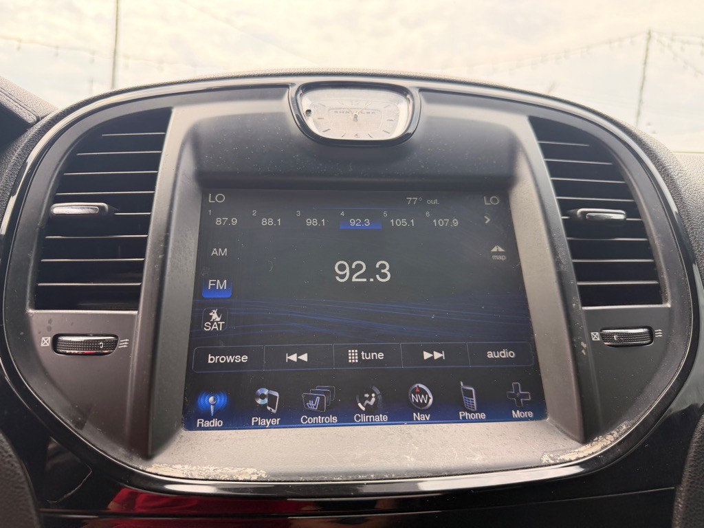 2012 Chrysler 300 Image 15