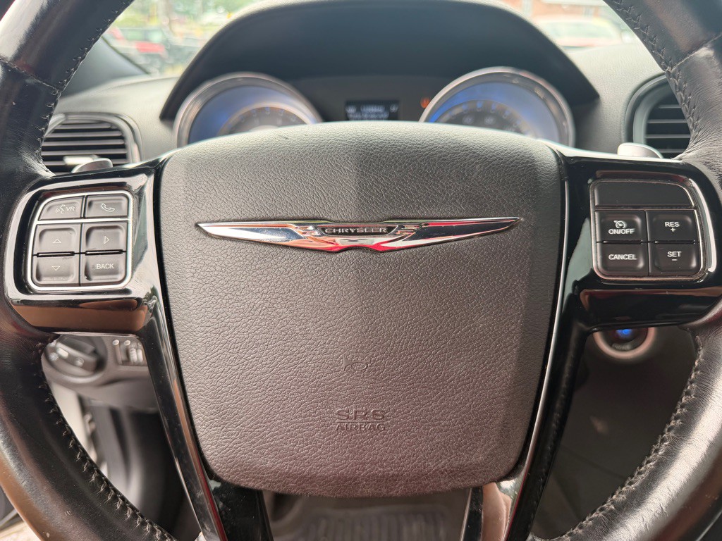 2012 Chrysler 300 Image 21