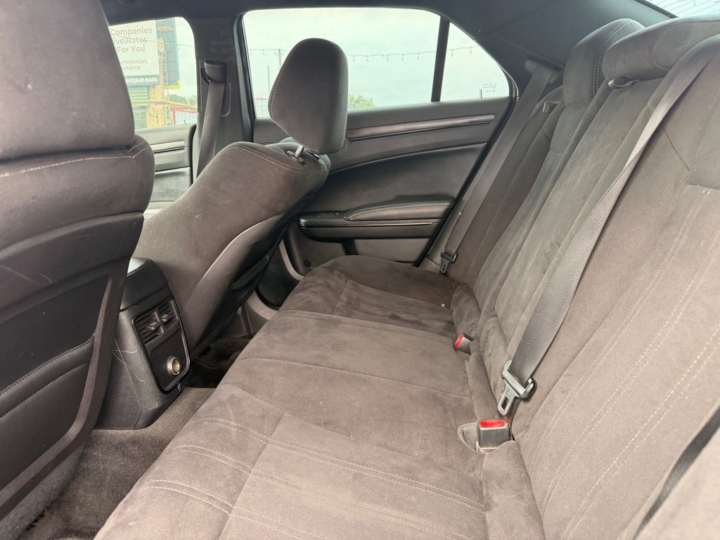 2012 Chrysler 300 Image 23