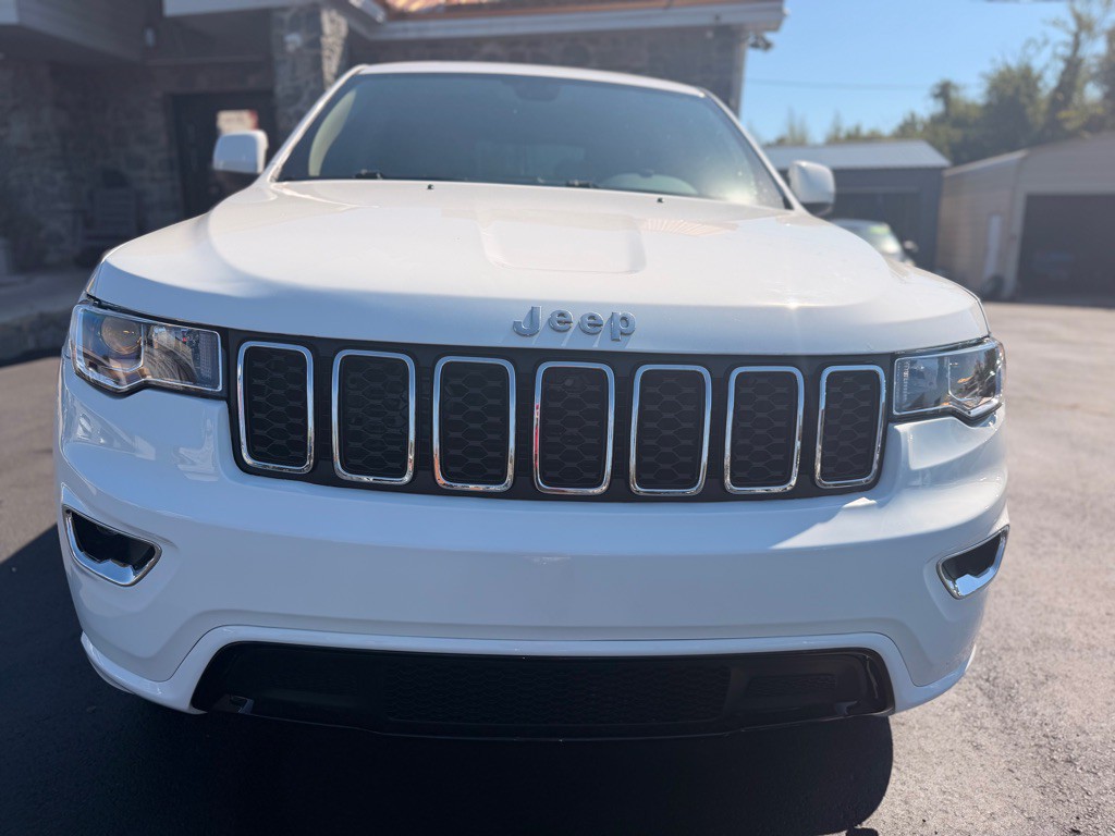 2018 Jeep Grand Cherokee Image 2