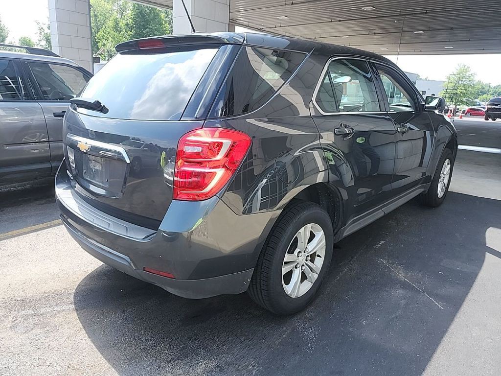 2017 Chevrolet Equinox Image 3