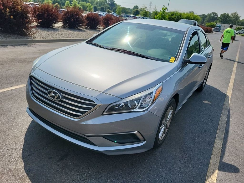 2017 Hyundai Sonata Image 1