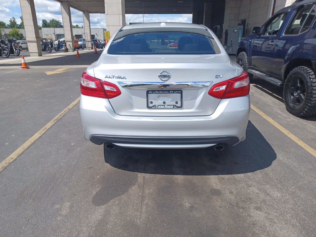2017 Nissan Altima Image 4