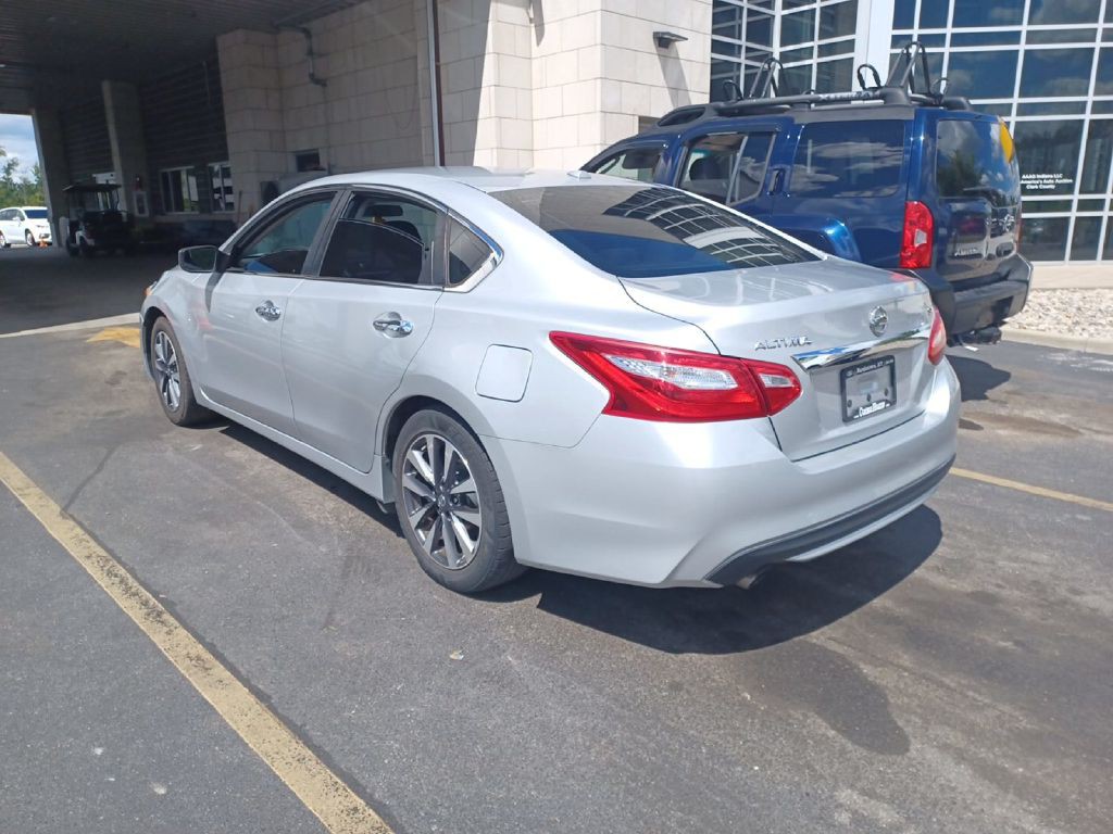 2017 Nissan Altima Image 5