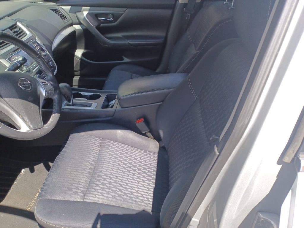 2017 Nissan Altima Image 7
