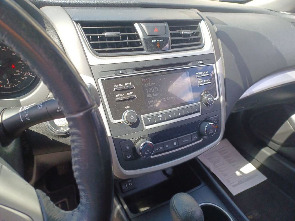 2017 Nissan Altima Image 9