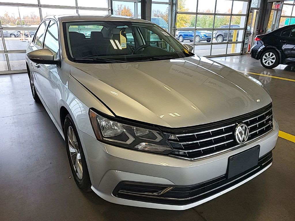 2018 Volkswagen Passat Image 2