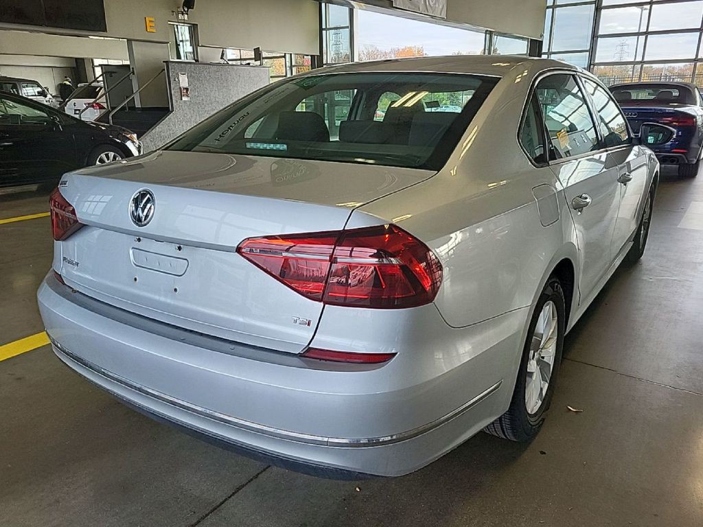 2018 Volkswagen Passat Image 3