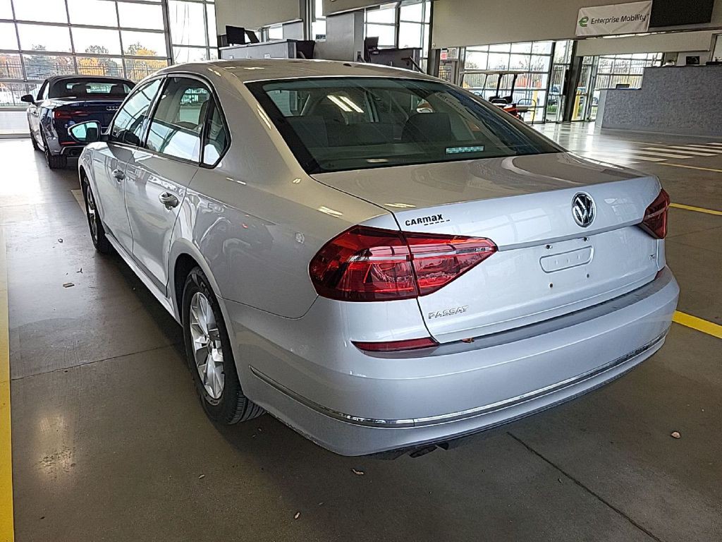 2018 Volkswagen Passat Image 5