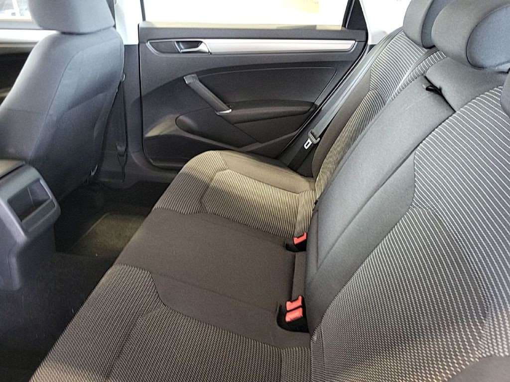 2018 Volkswagen Passat Image 12