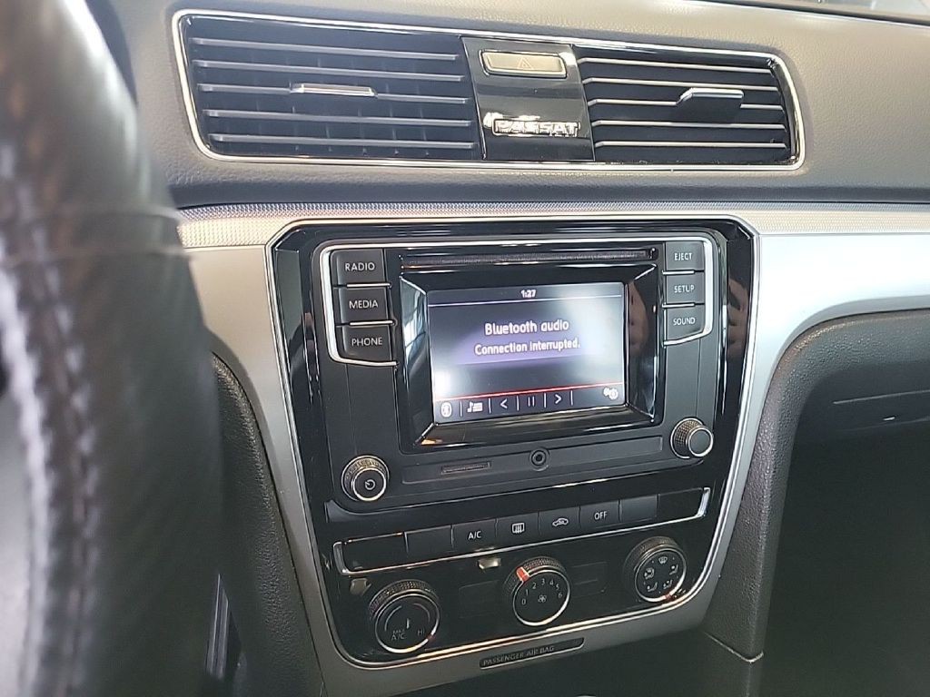 2018 Volkswagen Passat Image 14