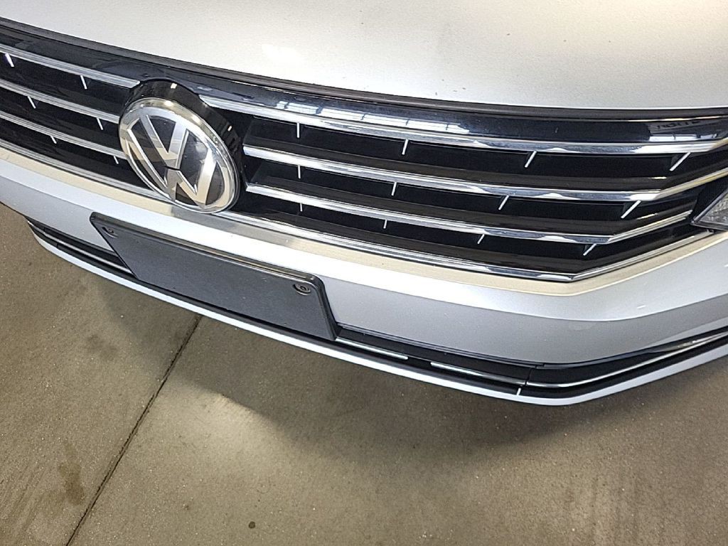 2018 Volkswagen Passat Image 15