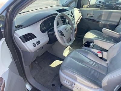 2013 Toyota Sienna Image 16