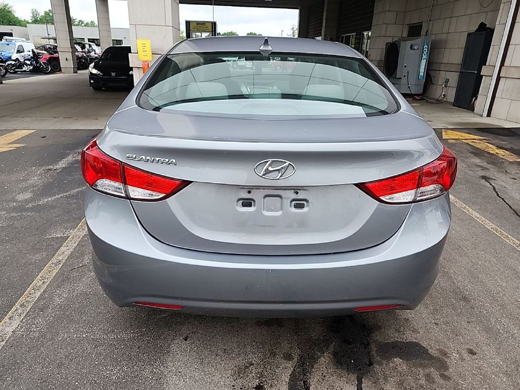 2012 Hyundai Elantra Image 4