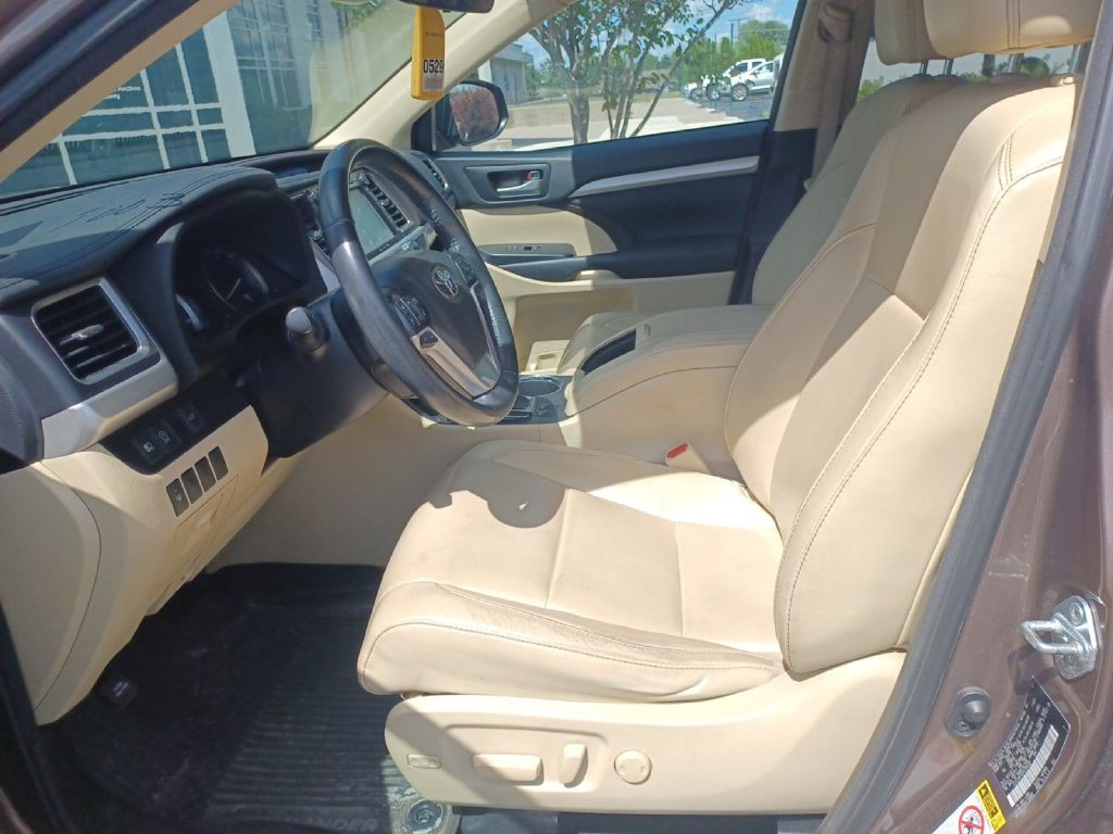 2017 Toyota Highlander Image 7