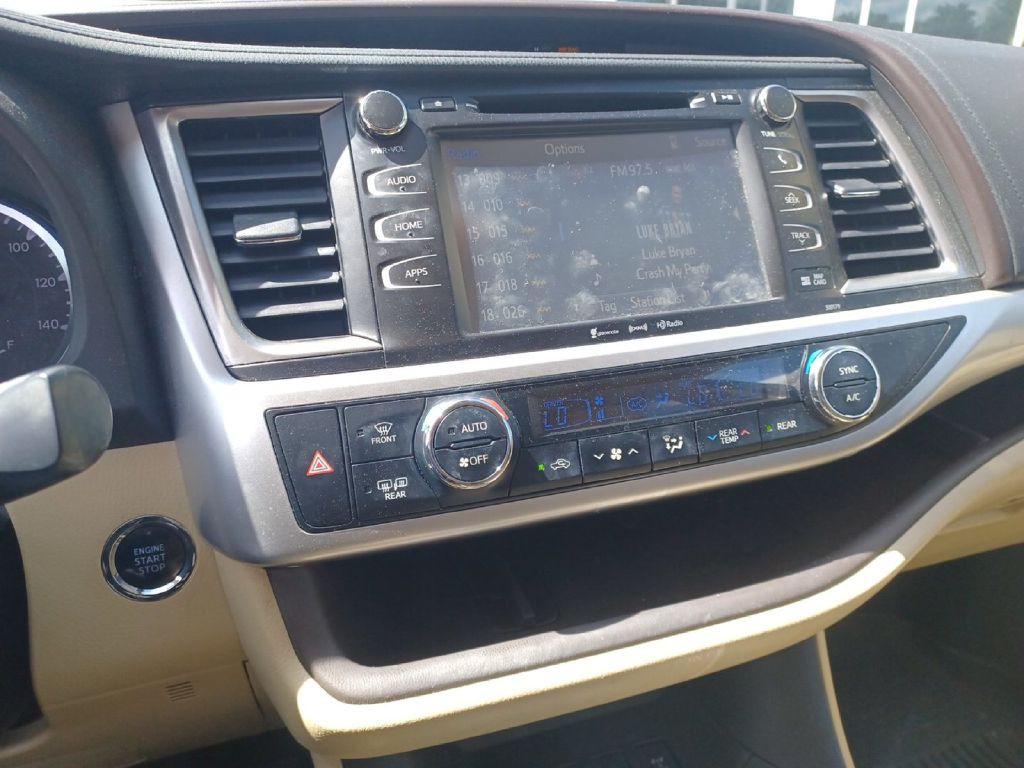 2017 Toyota Highlander Image 10