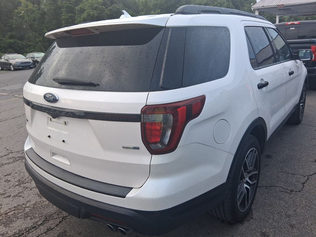 2019 Ford Explorer Image 2
