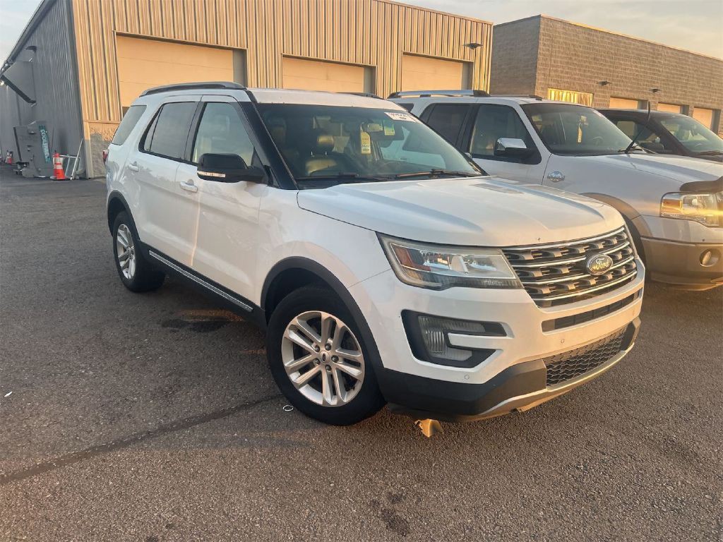 2016 Ford Explorer Image 1
