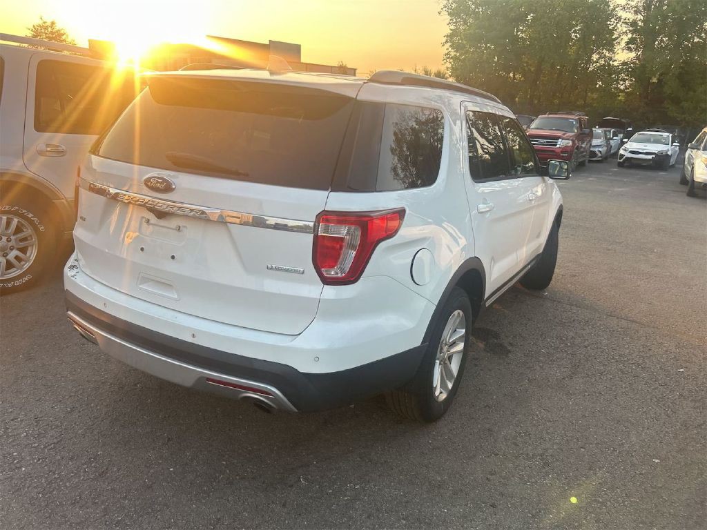 2016 Ford Explorer Image 3
