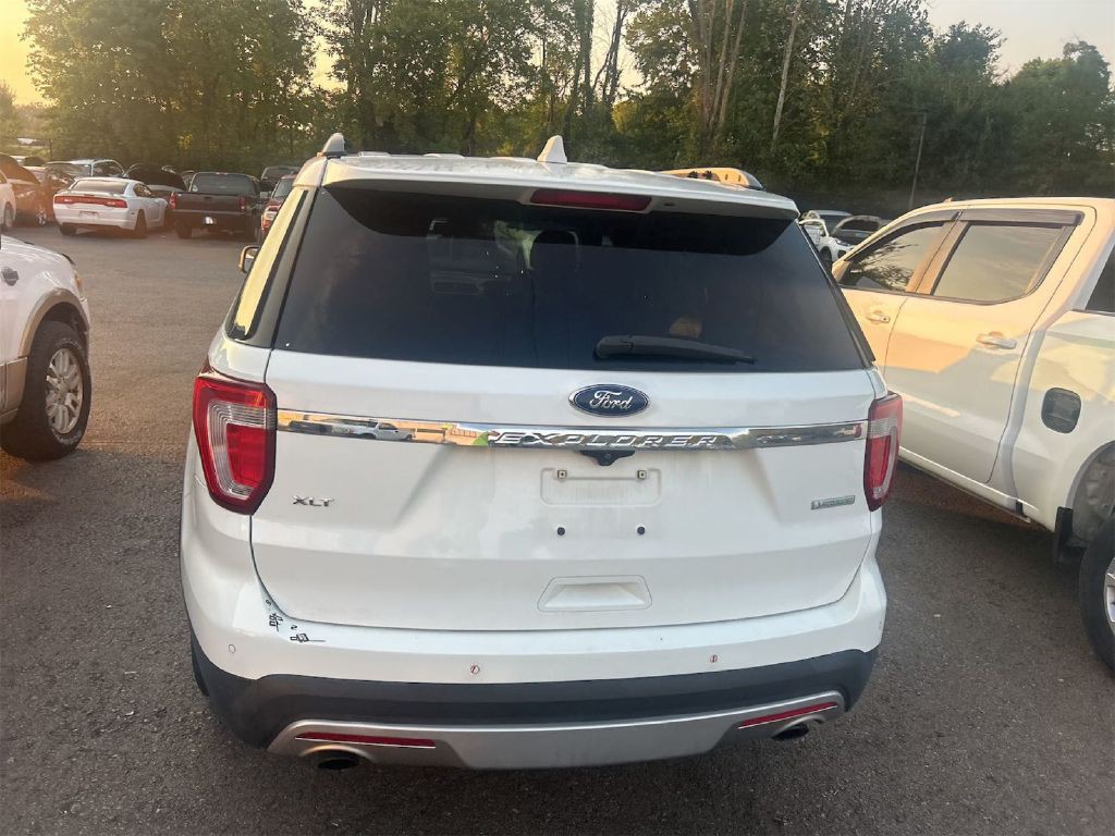 2016 Ford Explorer Image 4