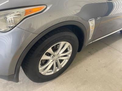 2017 INFINITI QX70 Image 2