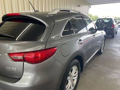 2017 INFINITI QX70 Image 8