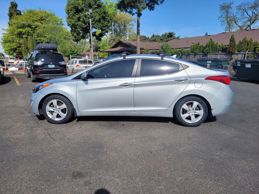 2013 Hyundai Elantra Image 2