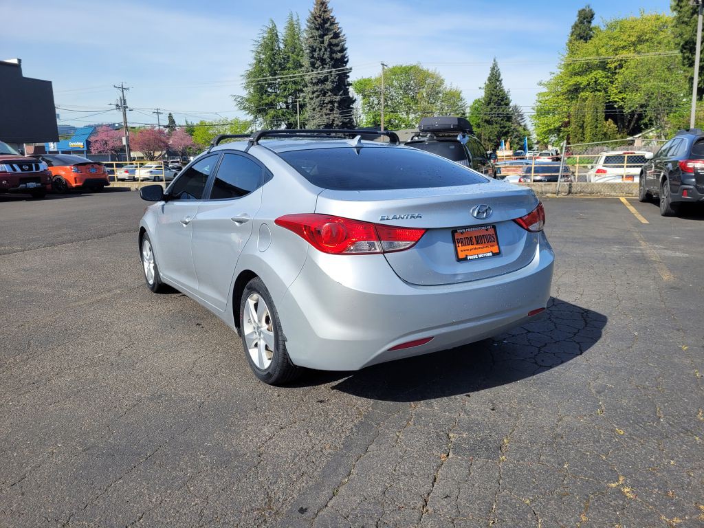2013 Hyundai Elantra Image 3