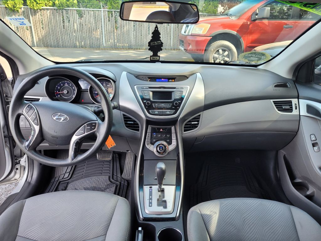 2013 Hyundai Elantra Image 7
