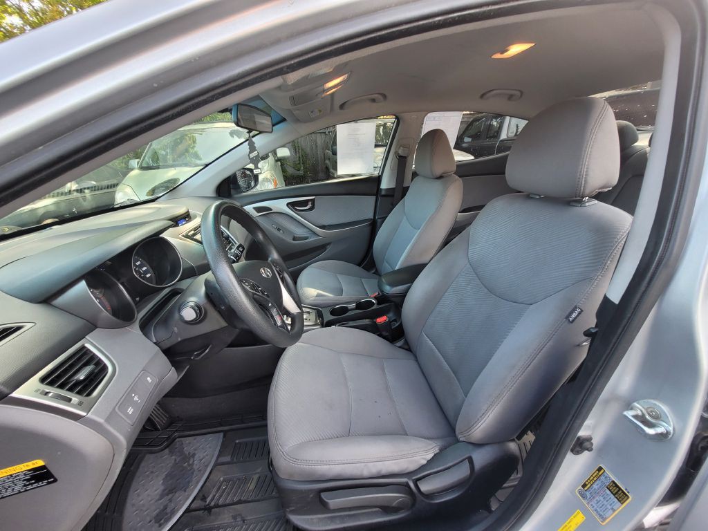 2013 Hyundai Elantra Image 8