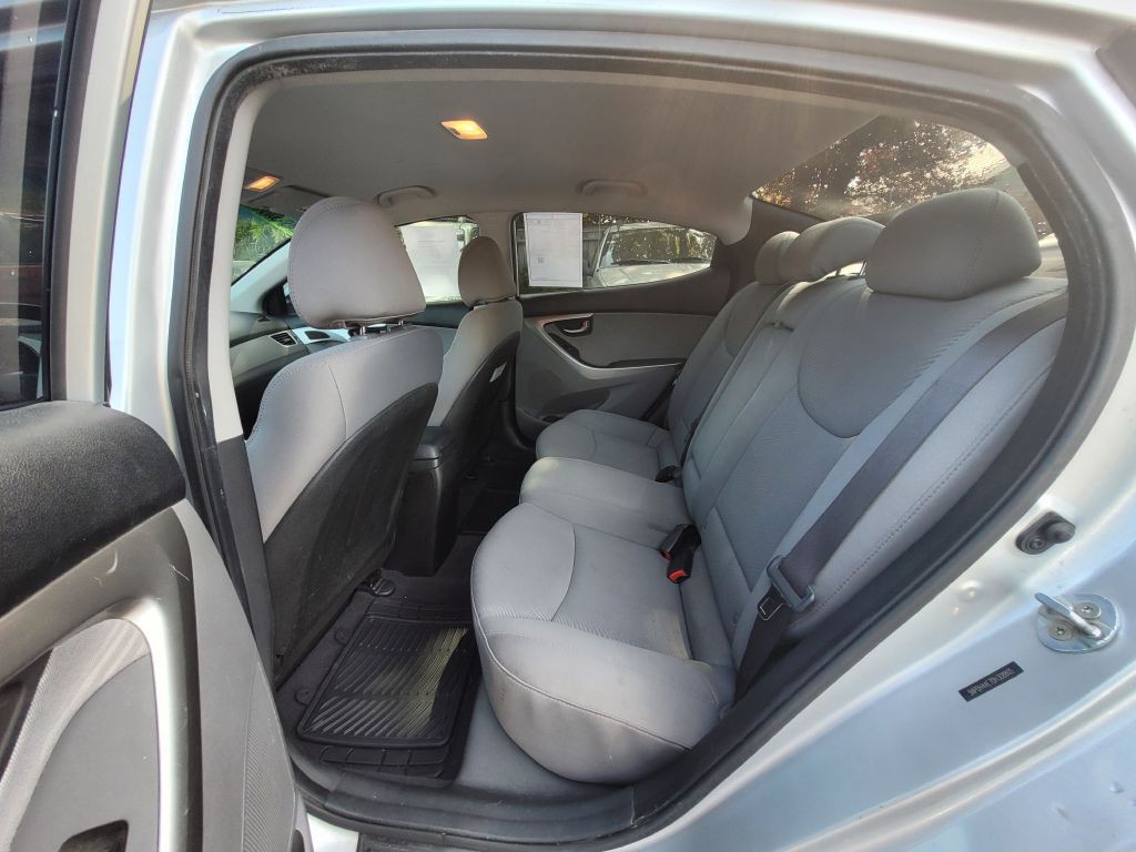 2013 Hyundai Elantra Image 9