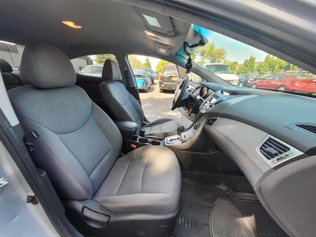2013 Hyundai Elantra Image 10