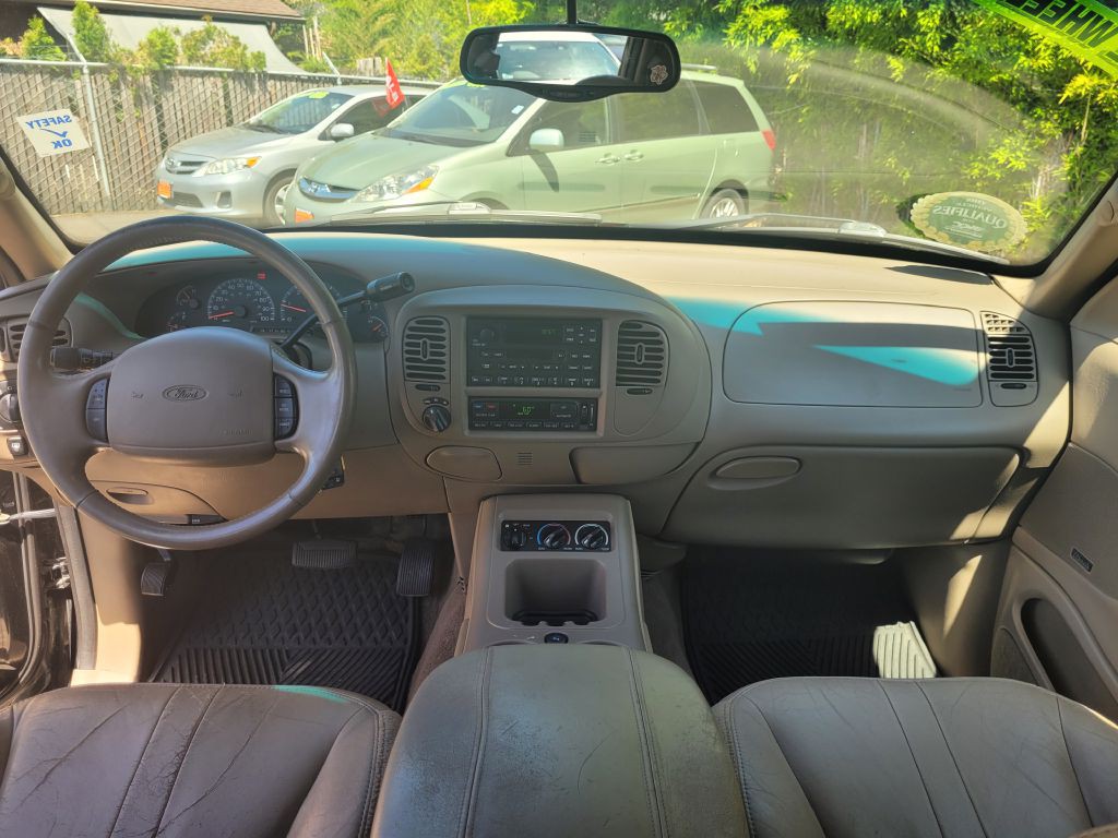 2002 Ford Expedition Image 7