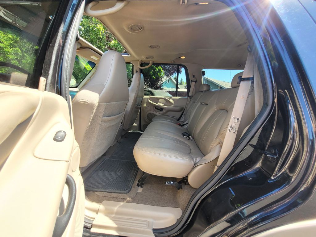 2002 Ford Expedition Image 9