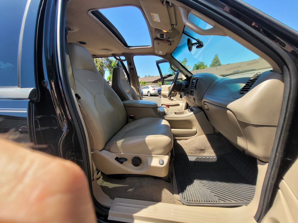 2002 Ford Expedition Image 10