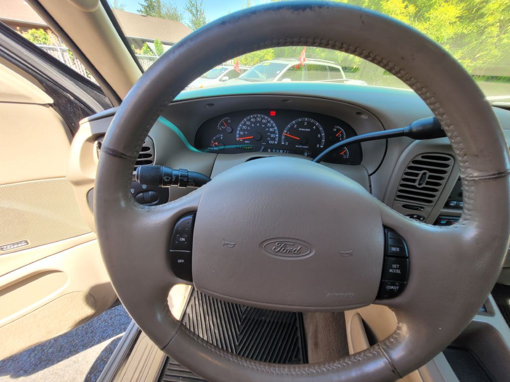 2002 Ford Expedition Image 16