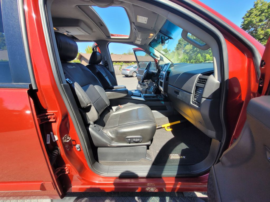 2013 Nissan Titan Image 10