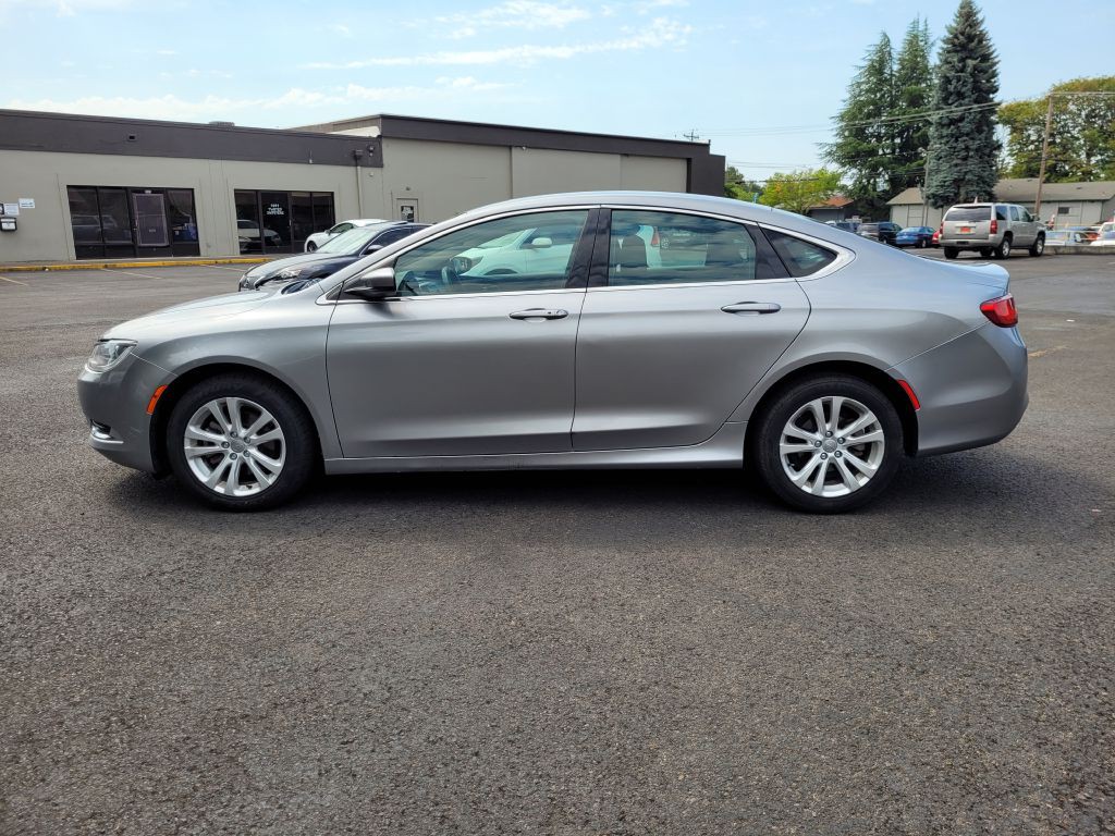 2015 Chrysler 200 Image 2