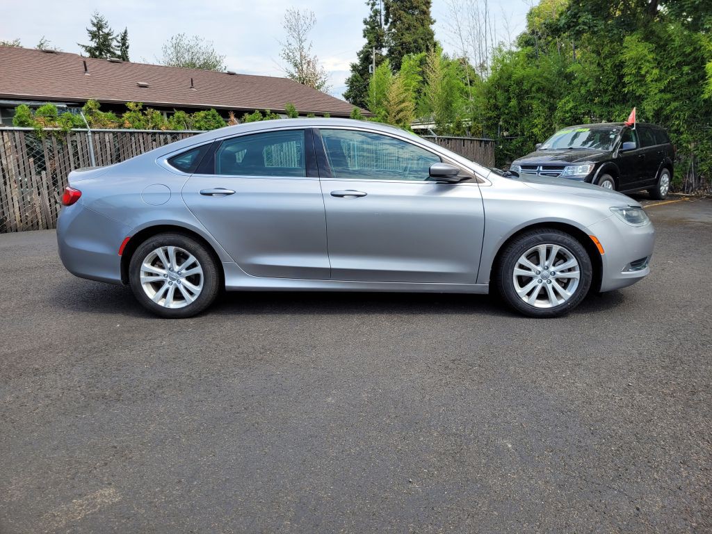 2015 Chrysler 200 Image 5