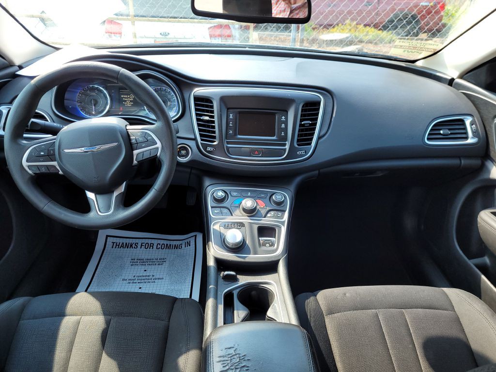 2015 Chrysler 200 Image 7