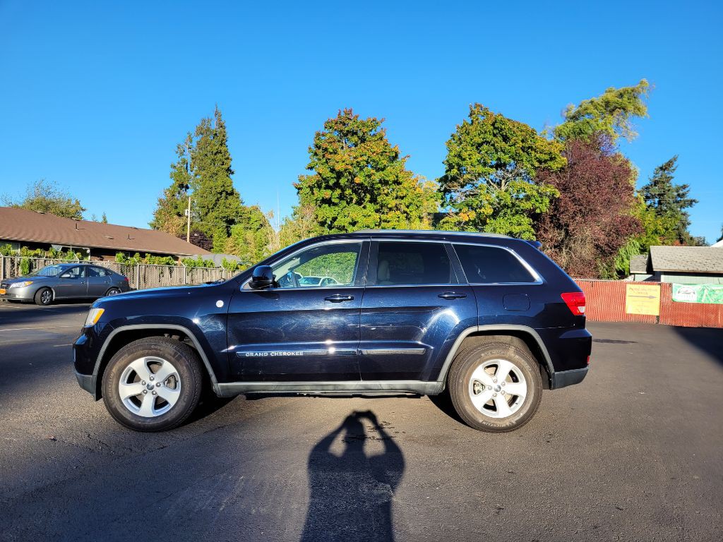 2011 Jeep Grand Cherokee Image 2