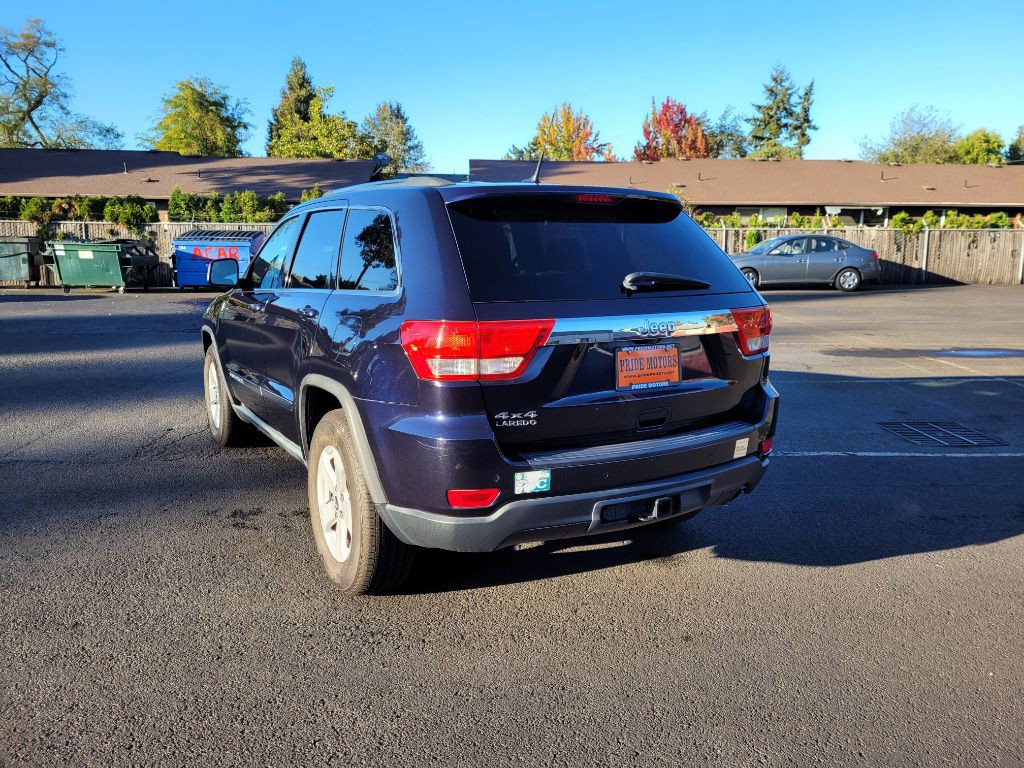 2011 Jeep Grand Cherokee Image 3