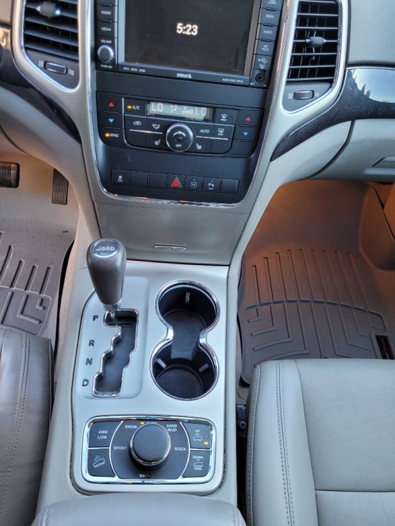 2011 Jeep Grand Cherokee Image 13