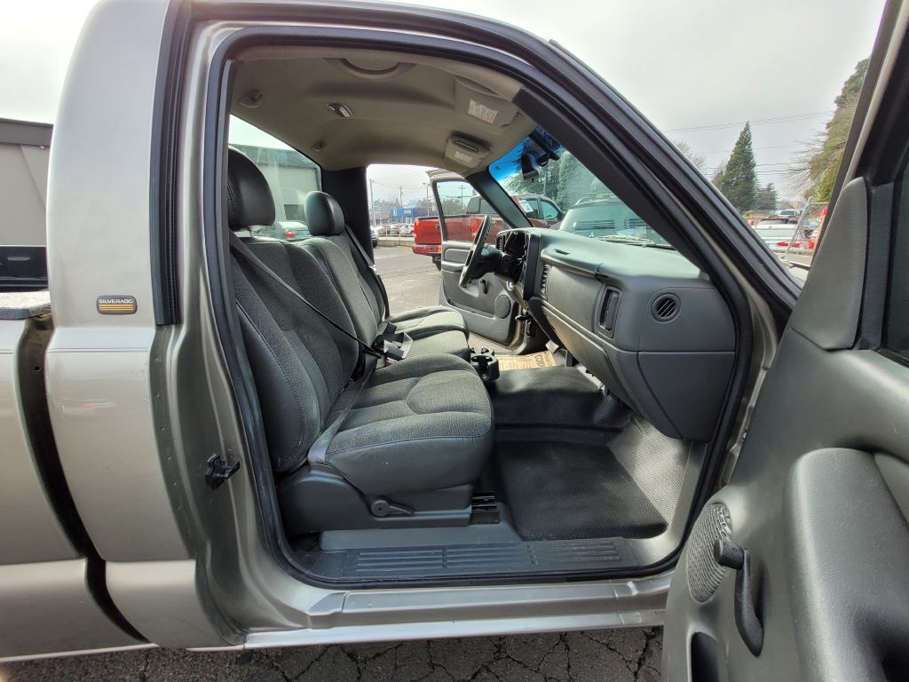 2003 Chevrolet Silverado 1500 Image 10